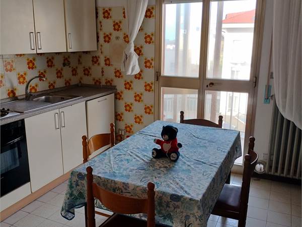 VARI APPARTAMENTI SUL MARE