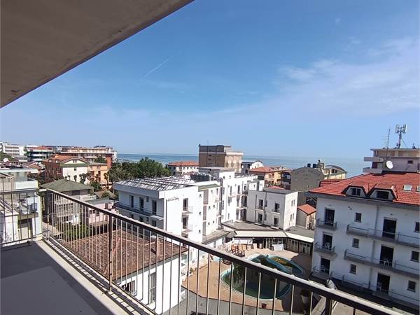 VARI APPARTAMENTI SUL MARE